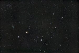C/2022-E3 in der Nähe der Hyaden. Aldebaran deutlich zu erkennen. Oben links NGC 1647.